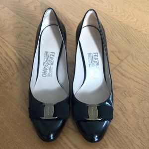 EUC Black Patent Ferragamo Pumps Size 7B